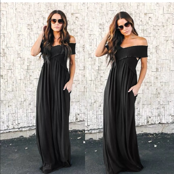 🆕 ↙️ BLACK OFF THE SHOULDERS MAXI 🔹 - Picture 2 of 3